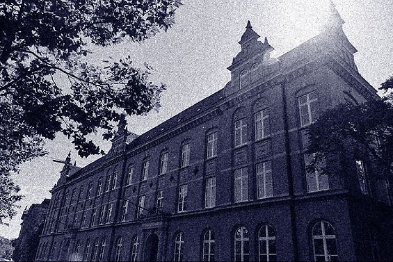 Dienstgebäude der Staatsanwaltschaft Hamburg am Gorch-Fock-Wall, Aufnahme in schwarz-weiß, künstlich gealtert
